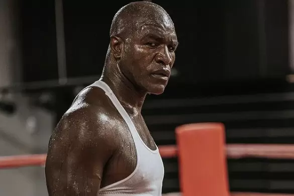https://www.instagram.com/evanderholyfield/