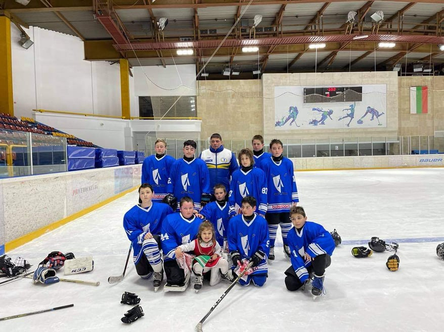 Левски хокей организира “Пролет здравей“ с талисман 4-годишно момиче