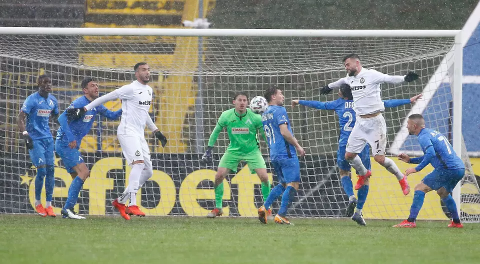 Левски ще излъчва контролата с Локо София