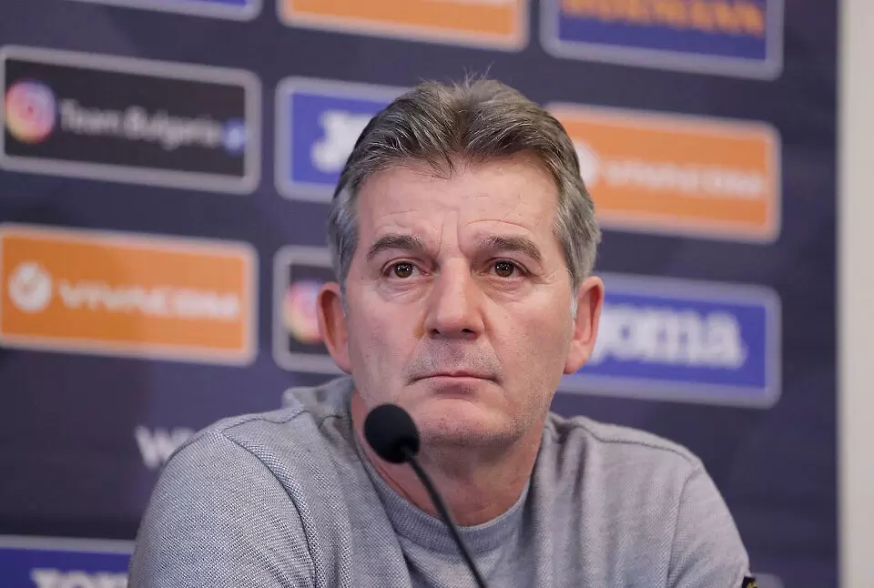 Антон Узунов