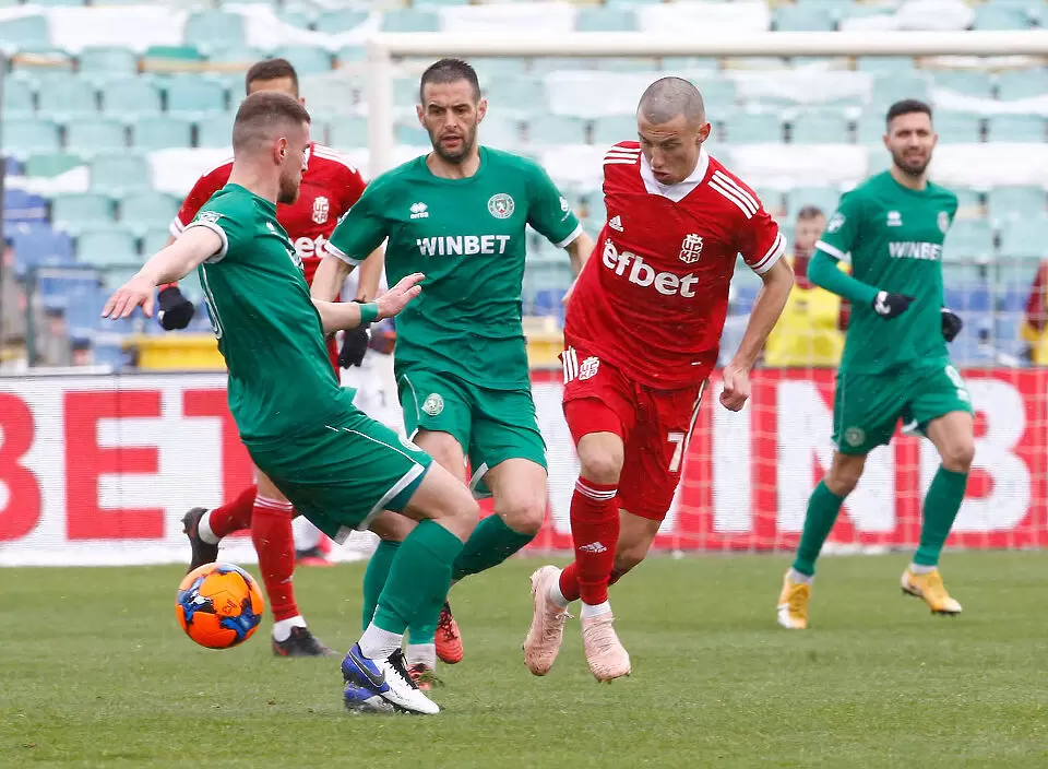 Антон Узунов