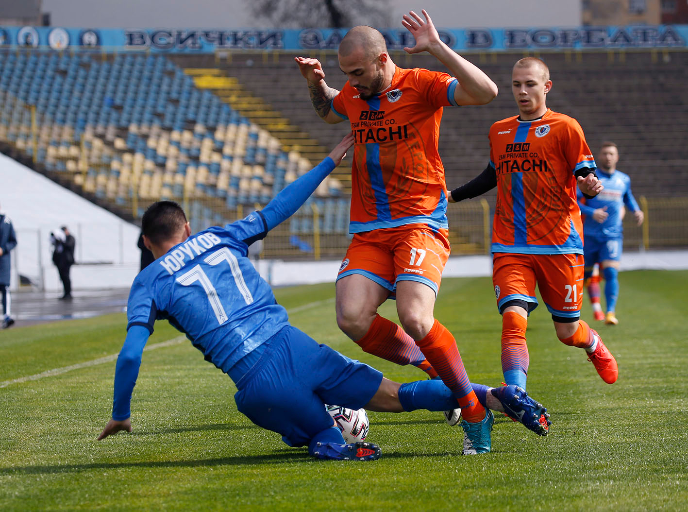 Антон Узунов