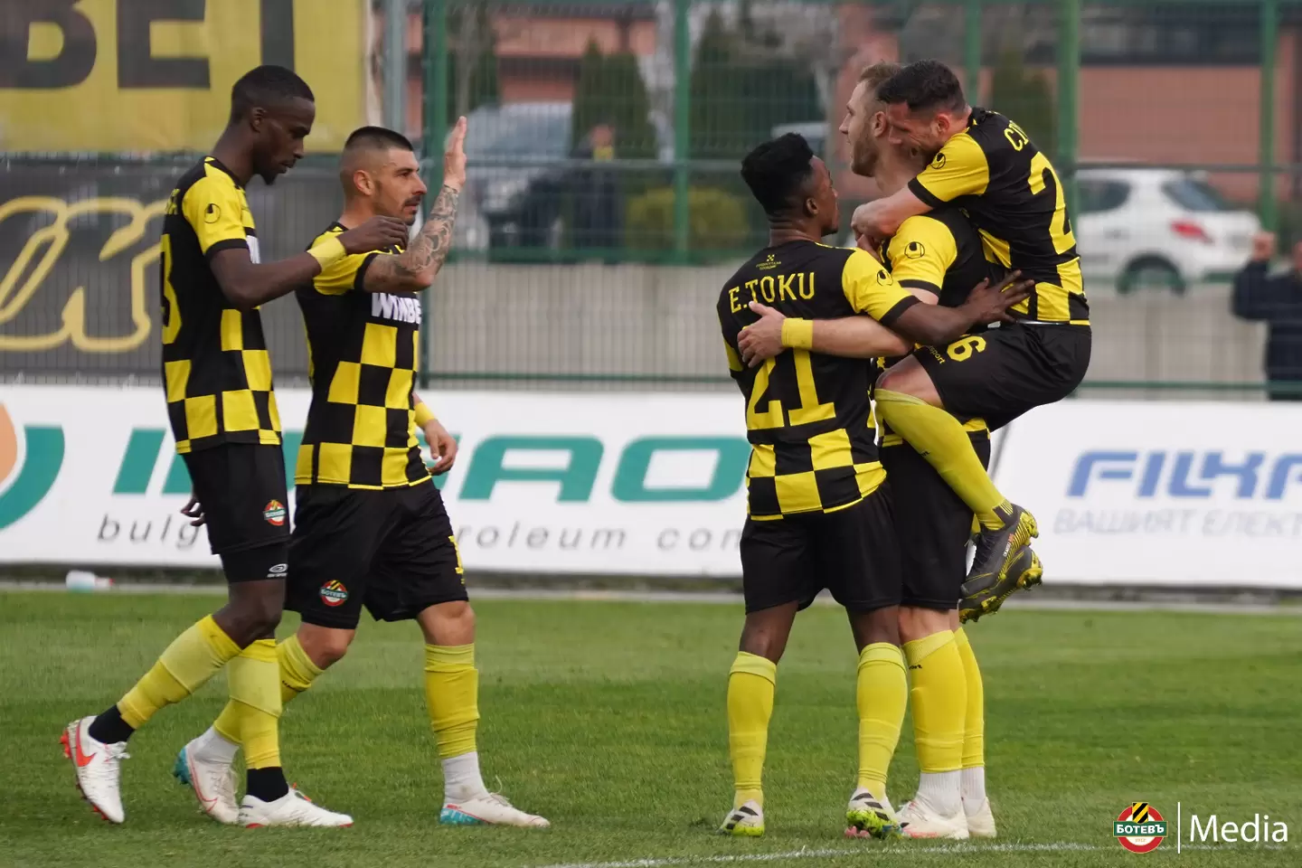 Ботев Пловдив замина с 18 футболисти за Враца