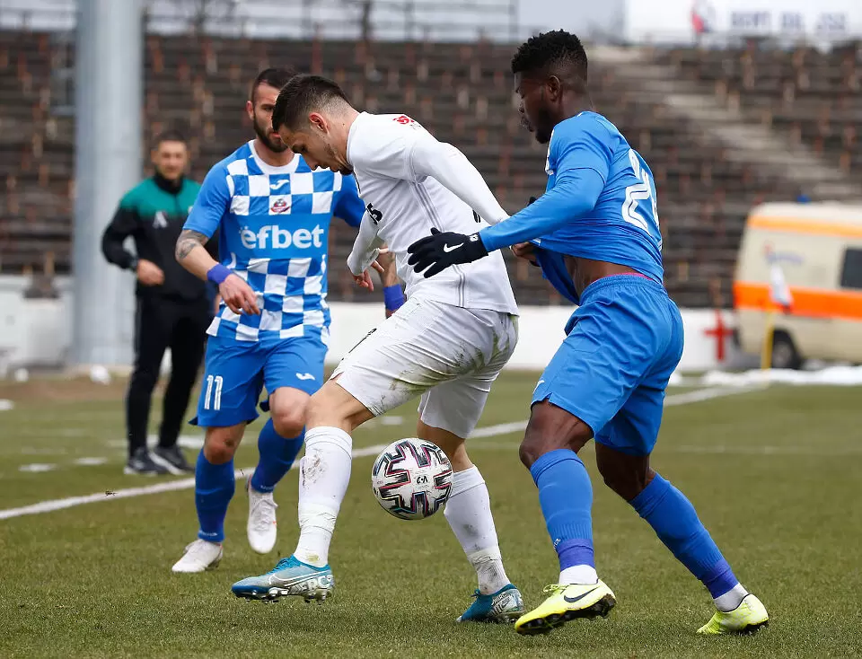 Антон Узунов