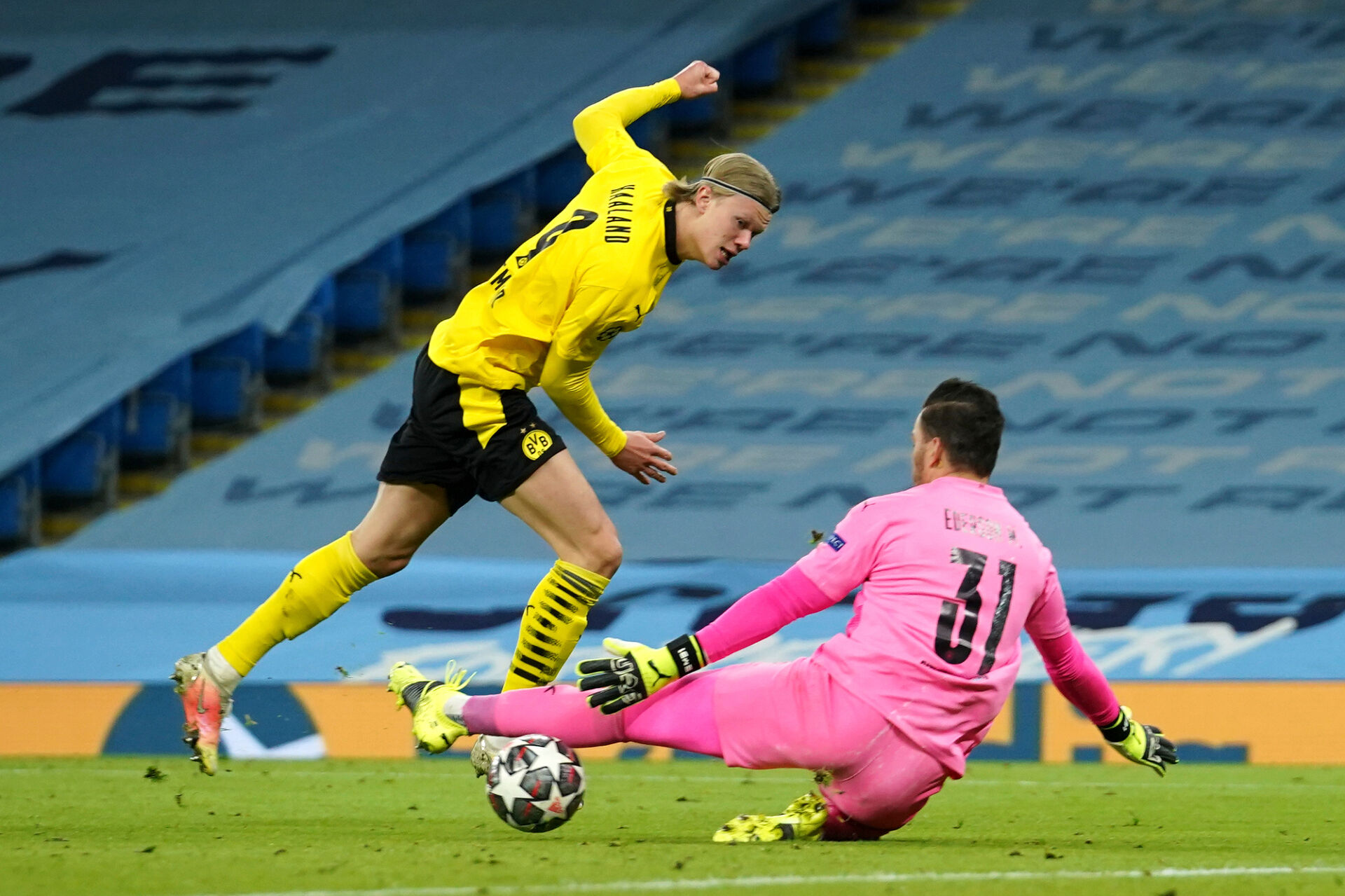 Късна драма на ''Етихад'' завърши с успех на Сити над Борусия (ВИДЕО)