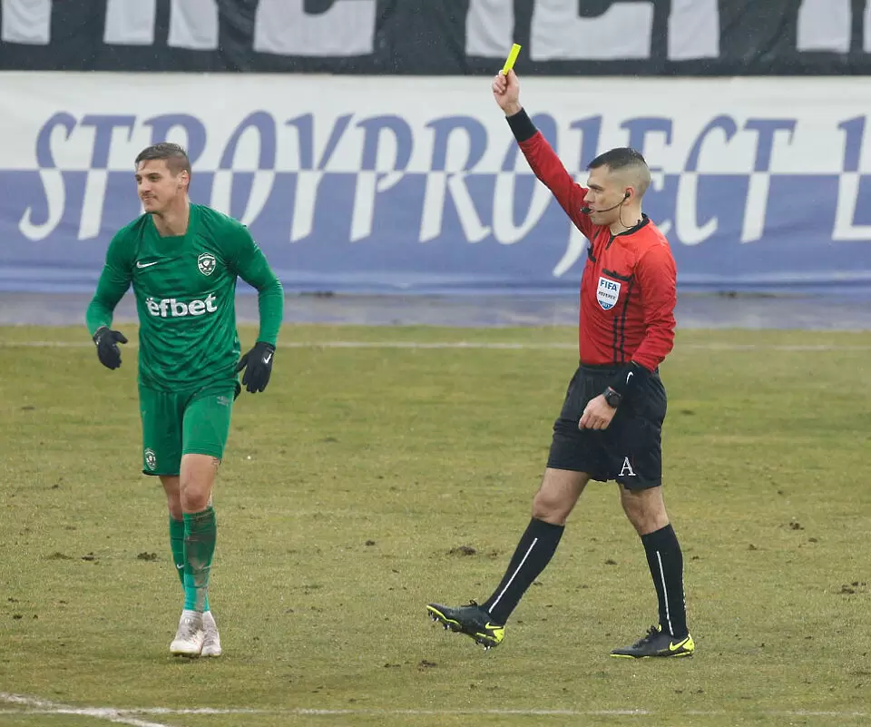 Антон Узунов