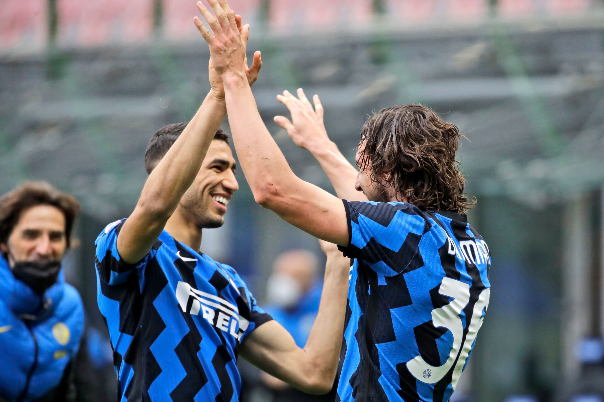 Интер изкова много трудна победа по пътя към титлата (ВИДЕО)