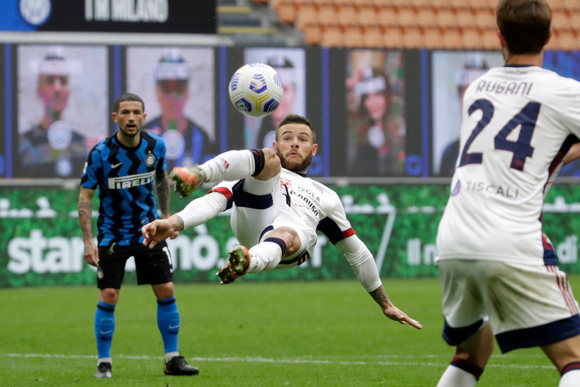 Интер изкова много трудна победа по пътя към титлата (ВИДЕО)