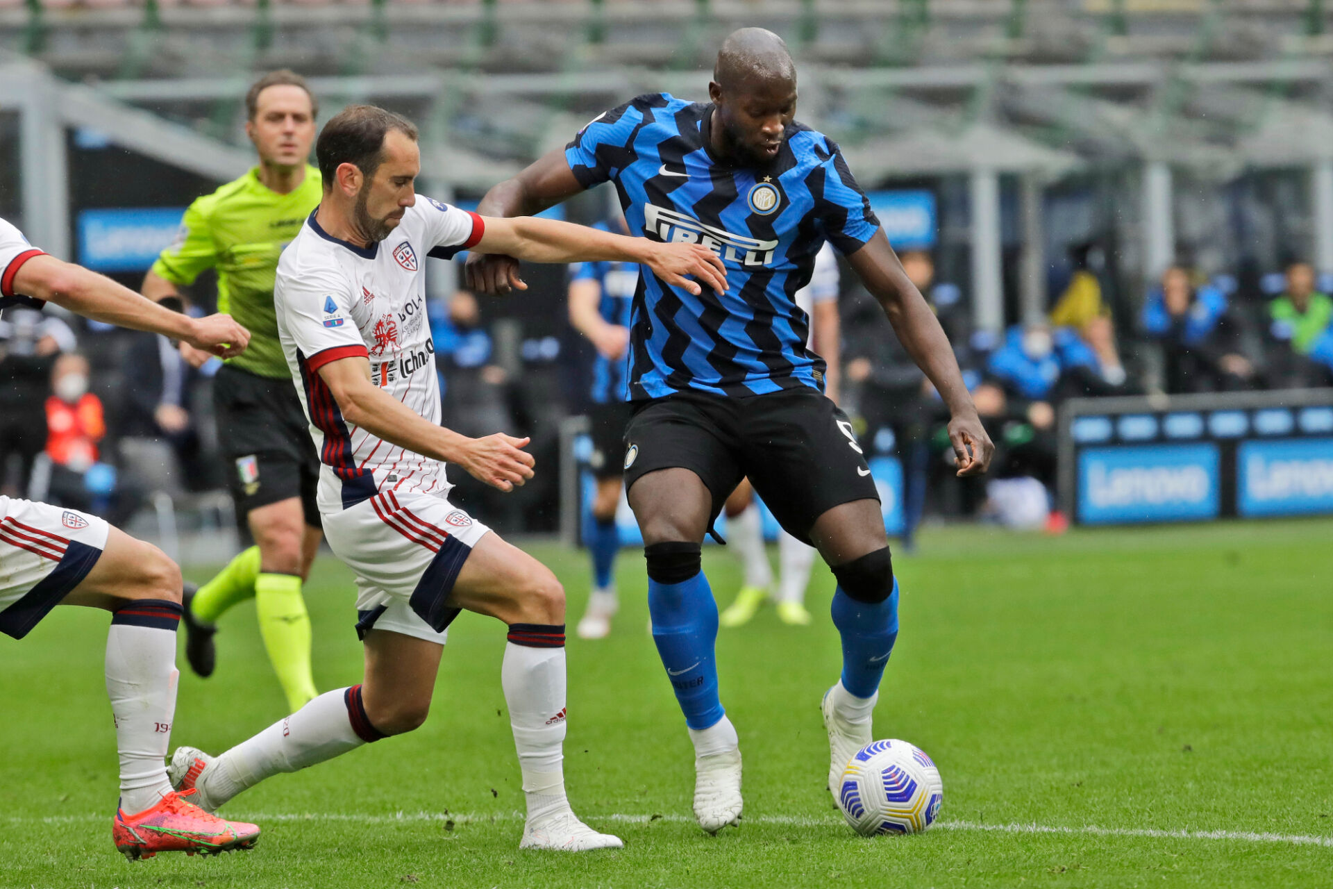 Интер изкова много трудна победа по пътя към титлата (ВИДЕО)