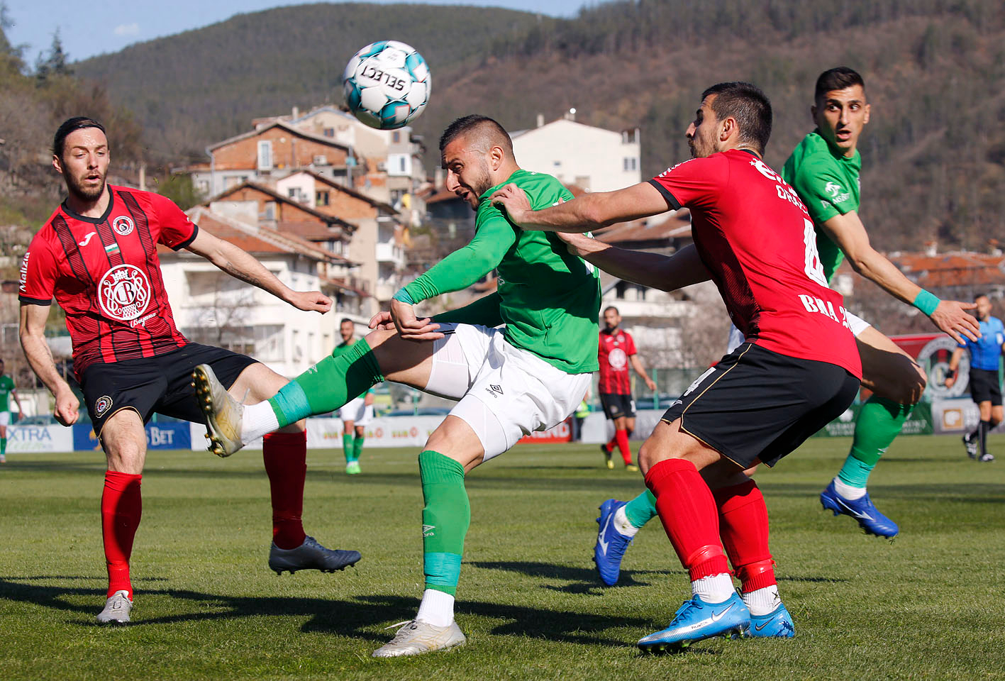 Категоричен успех за Пирин в двубоя за първото място във Втора лига