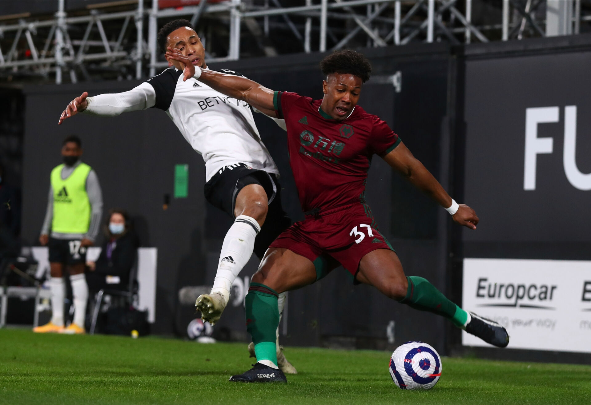 Адама Траоре вгорчи Фулъм в края и донесе победата за Уулвс