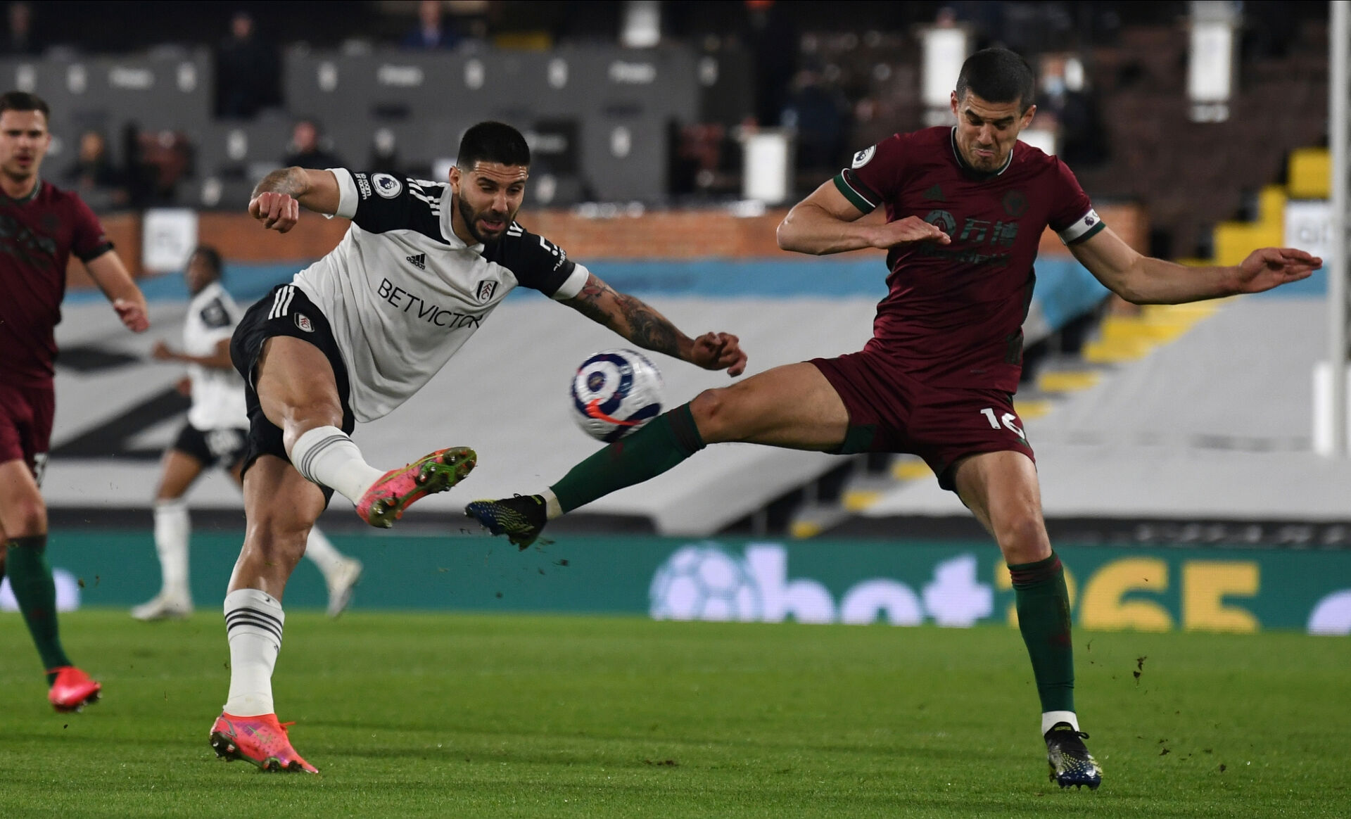 Адама Траоре вгорчи Фулъм в края и донесе победата за Уулвс