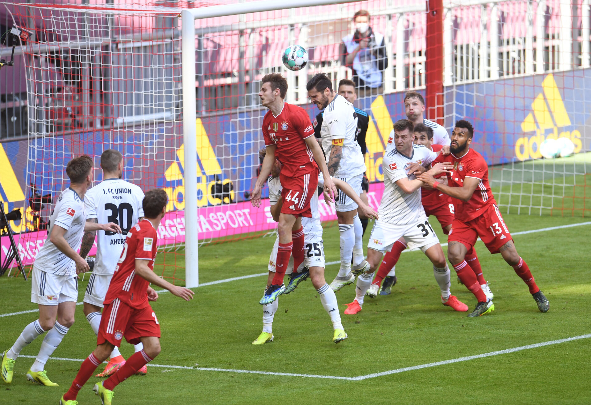 Байерн Мюнхен загуби точки у дома и РБ Лайпциг се възползва (ВИДЕО)