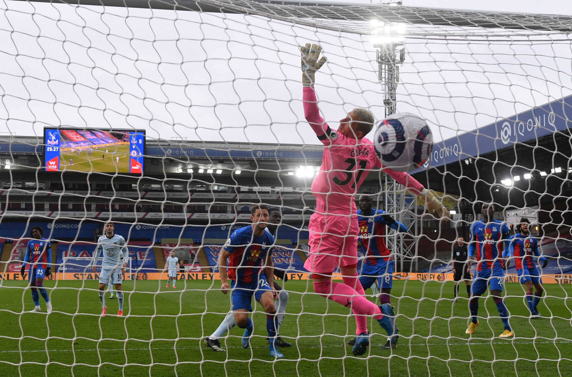 Безкомпромисен Челси победи Кристъл Палас и влезе в топ 4 (ВИДЕО)