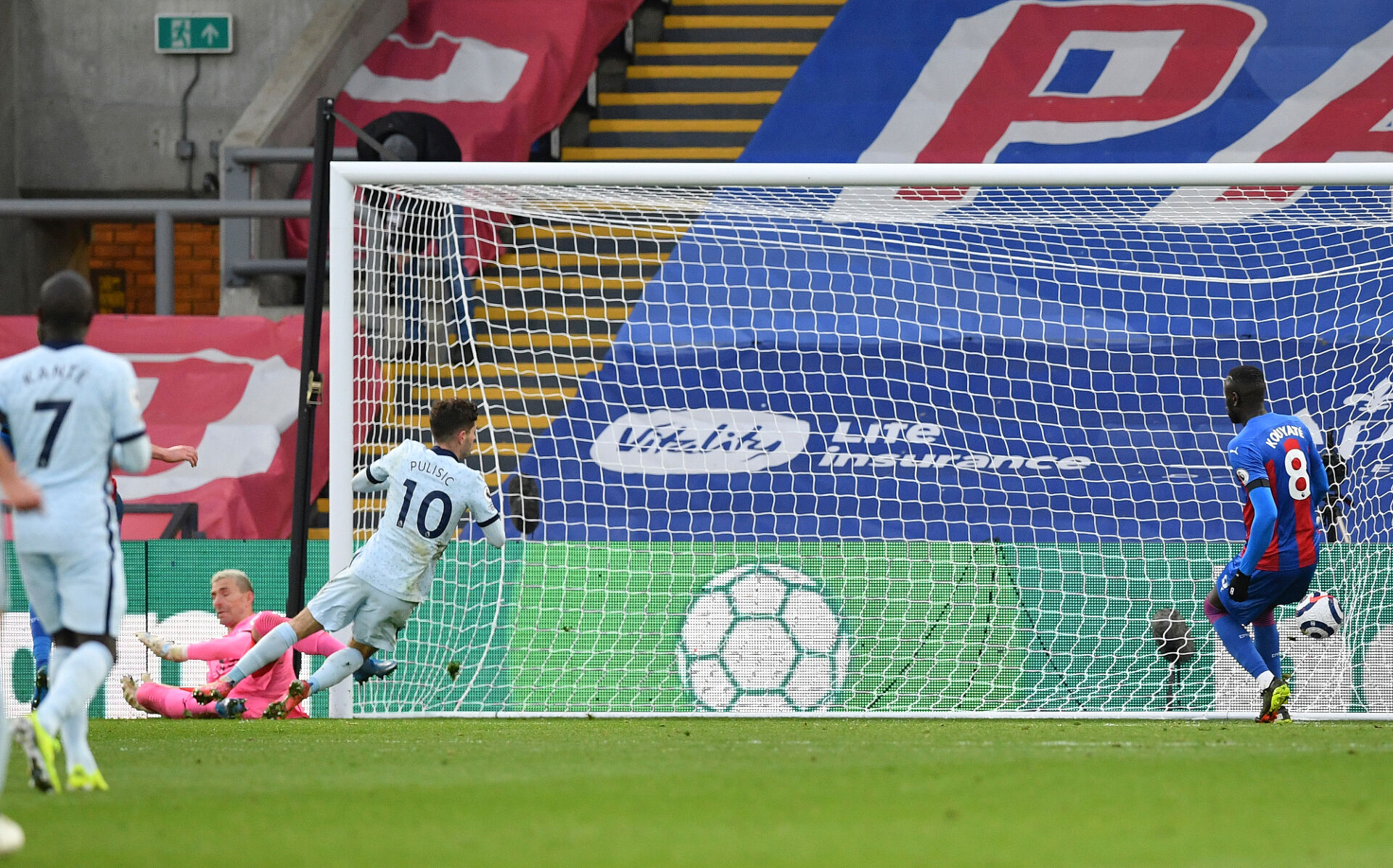 Безкомпромисен Челси победи Кристъл Палас и влезе в топ 4 (ВИДЕО)