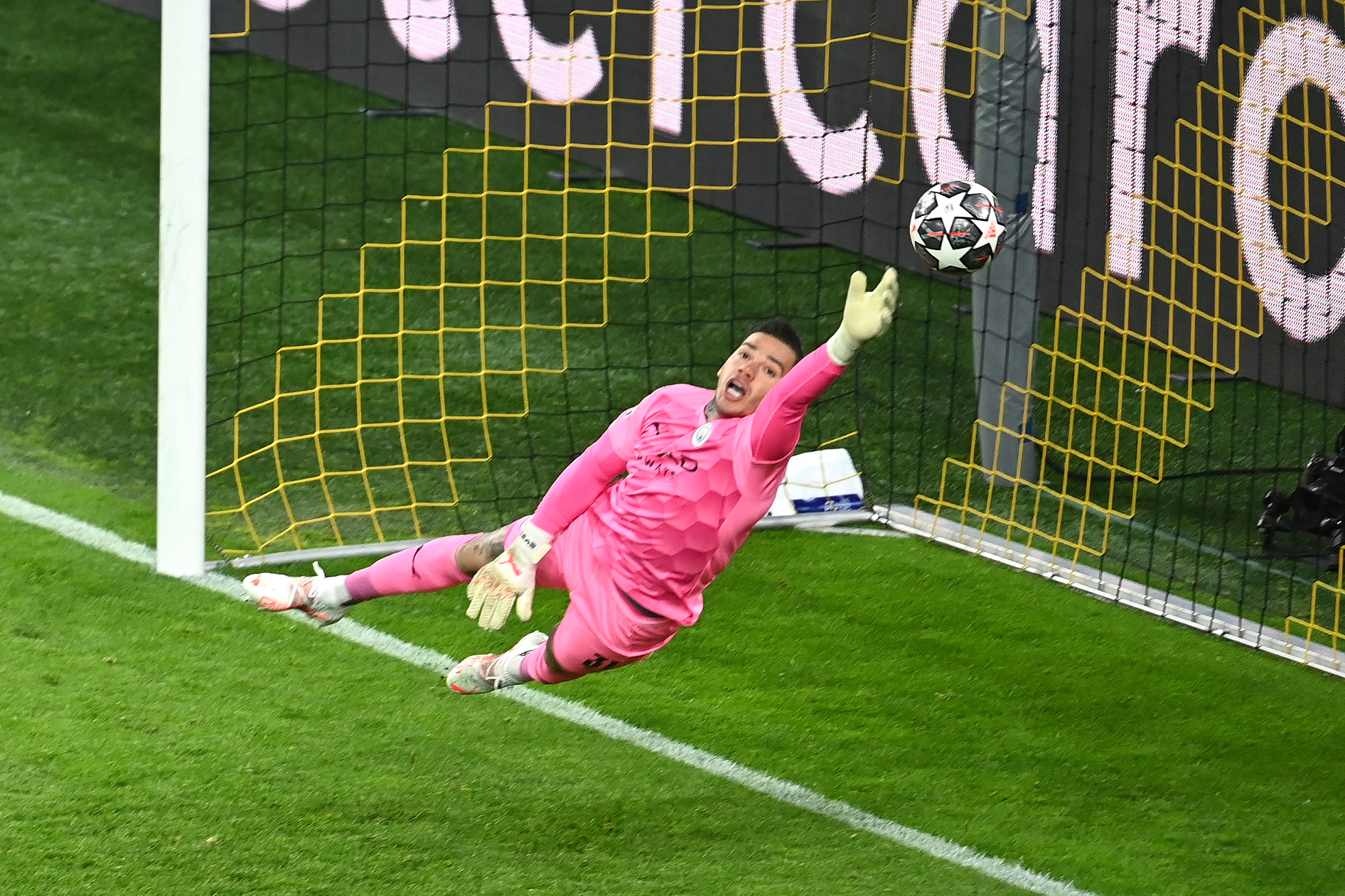 Гуардиола развали проклятието и класира Сити на 1/2-финал в ШЛ