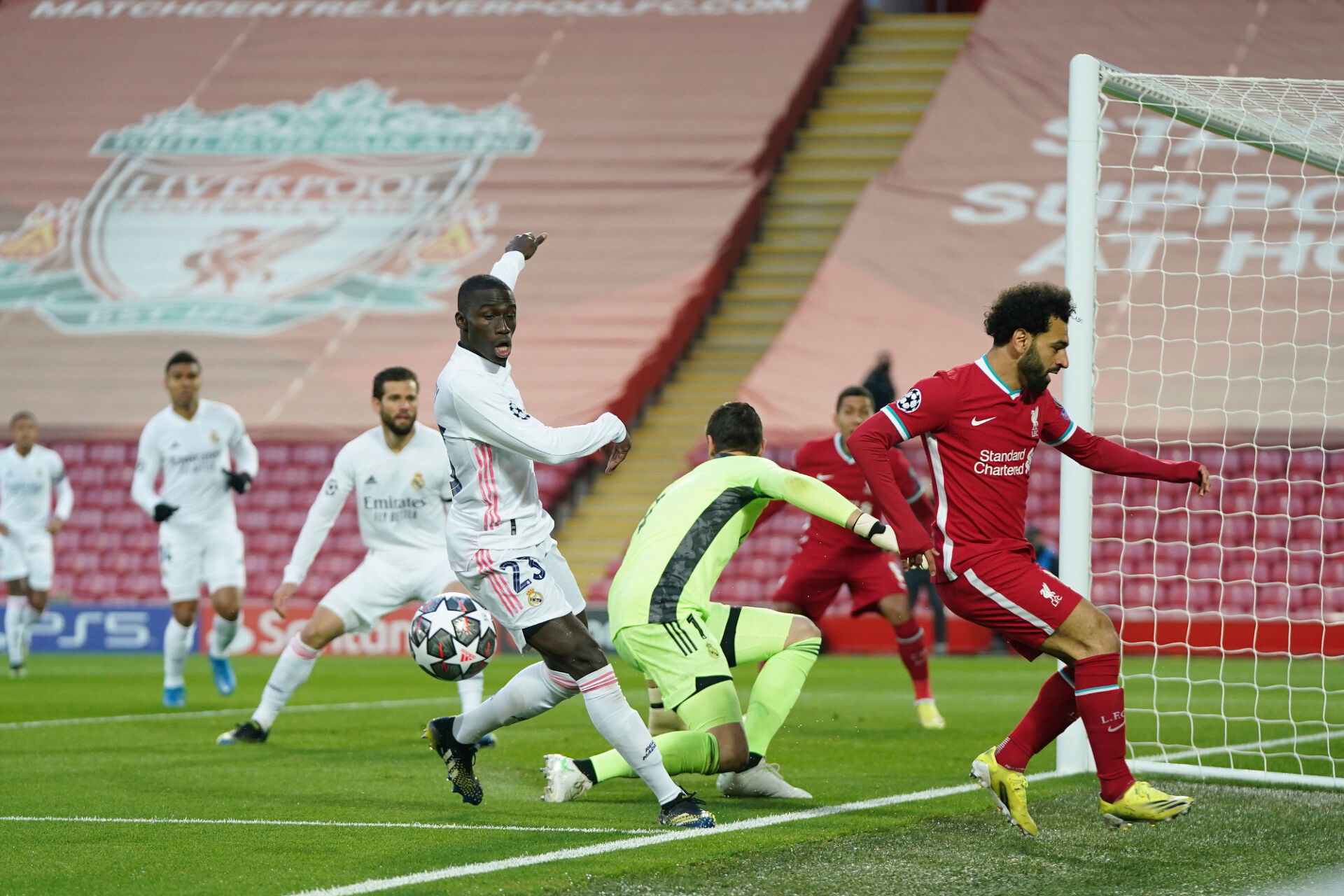 Реал игра интелигентно, не допусна гол на ‘‘Анфийлд‘‘ и се класира за полуфинал в ШЛ