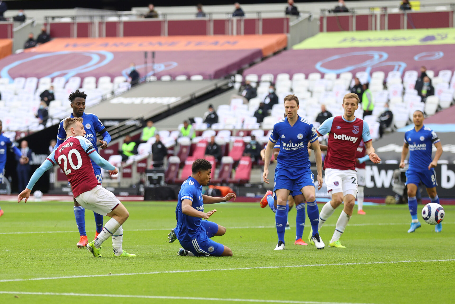 Уест Хем си поигра с огъня при аванс от 3:0, но срази Лестър (ВИДЕО)