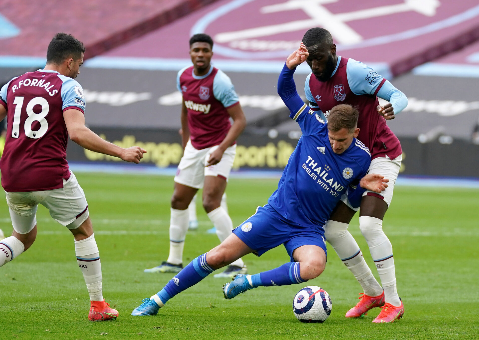 Уест Хем си поигра с огъня при аванс от 3:0, но срази Лестър (ВИДЕО)