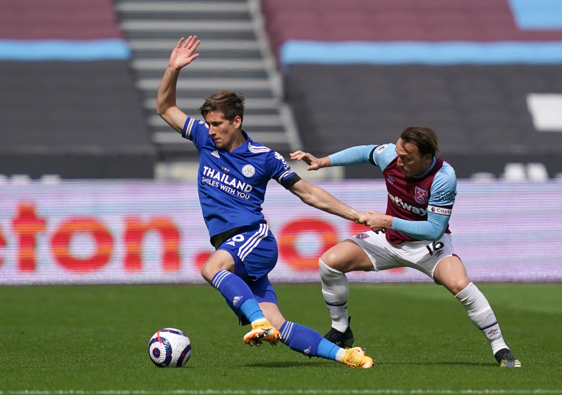 Уест Хем си поигра с огъня при аванс от 3:0, но срази Лестър (ВИДЕО)