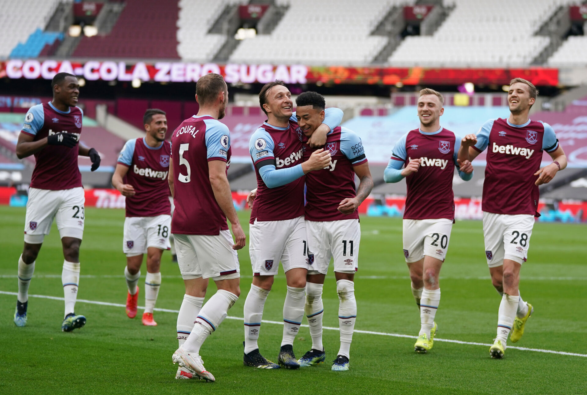 Уест Хем си поигра с огъня при аванс от 3:0, но срази Лестър (ВИДЕО)