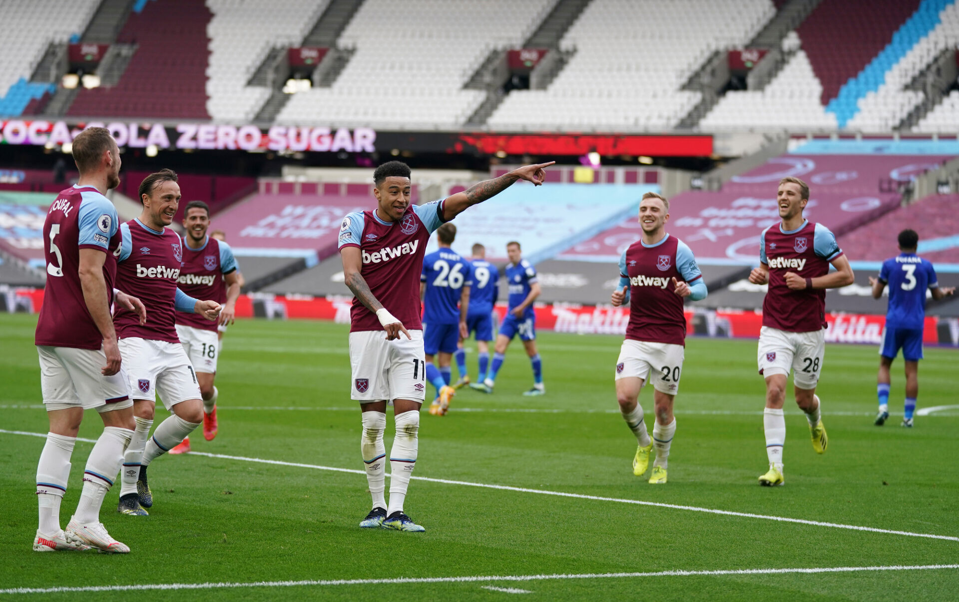 Уест Хем си поигра с огъня при аванс от 3:0, но срази Лестър (ВИДЕО)
