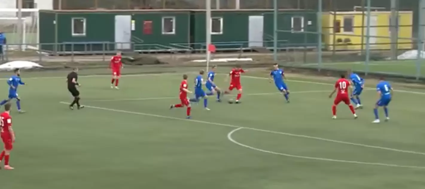 Комична дузпа в руската Трета лига (ВИДЕО)