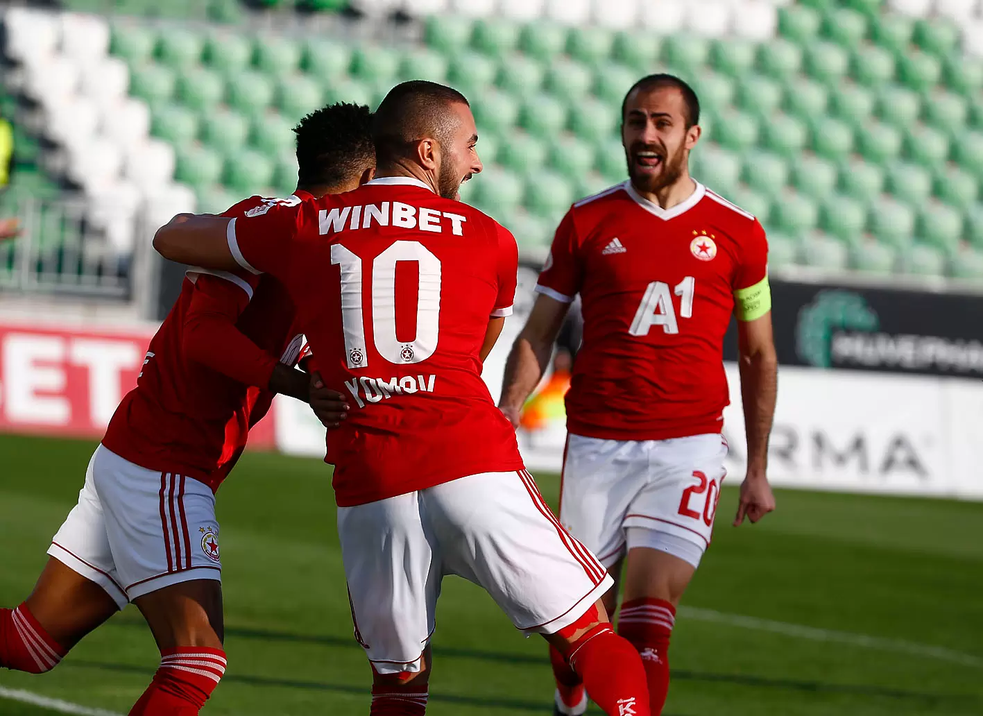 Антон Узунов