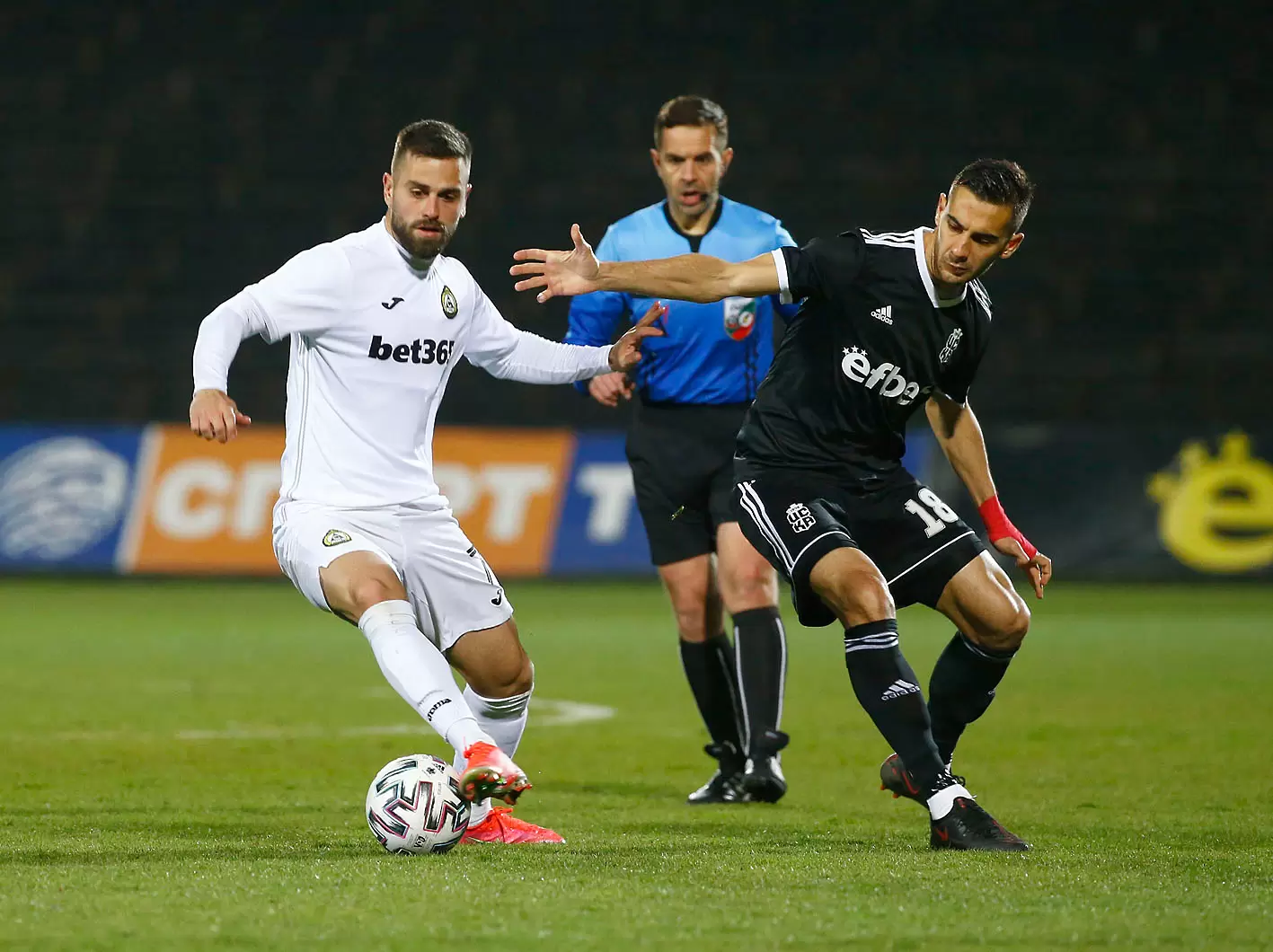 Антон Узунов