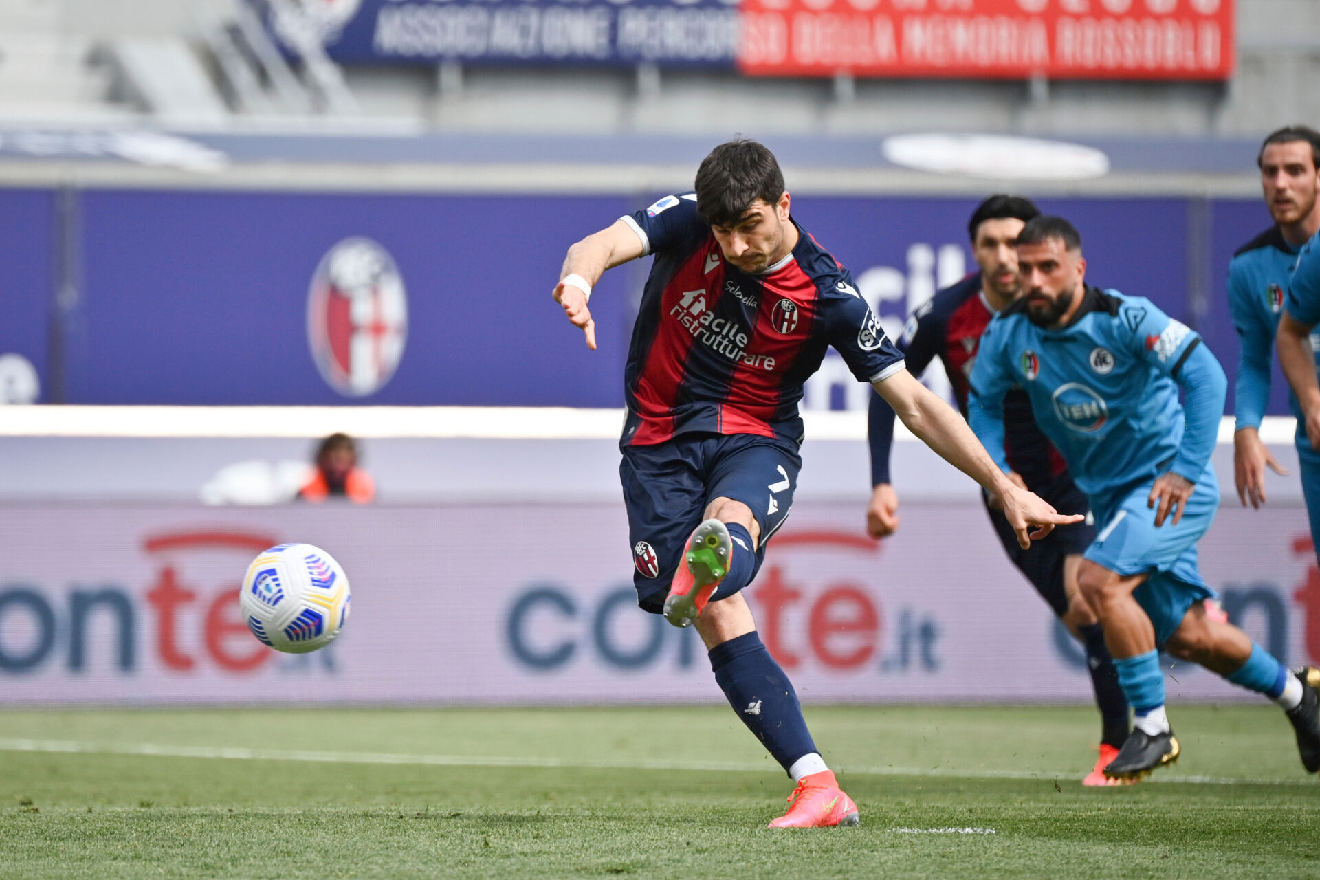 Болоня разби Специя на Гълъбинов, за пореден мач Антов поигра