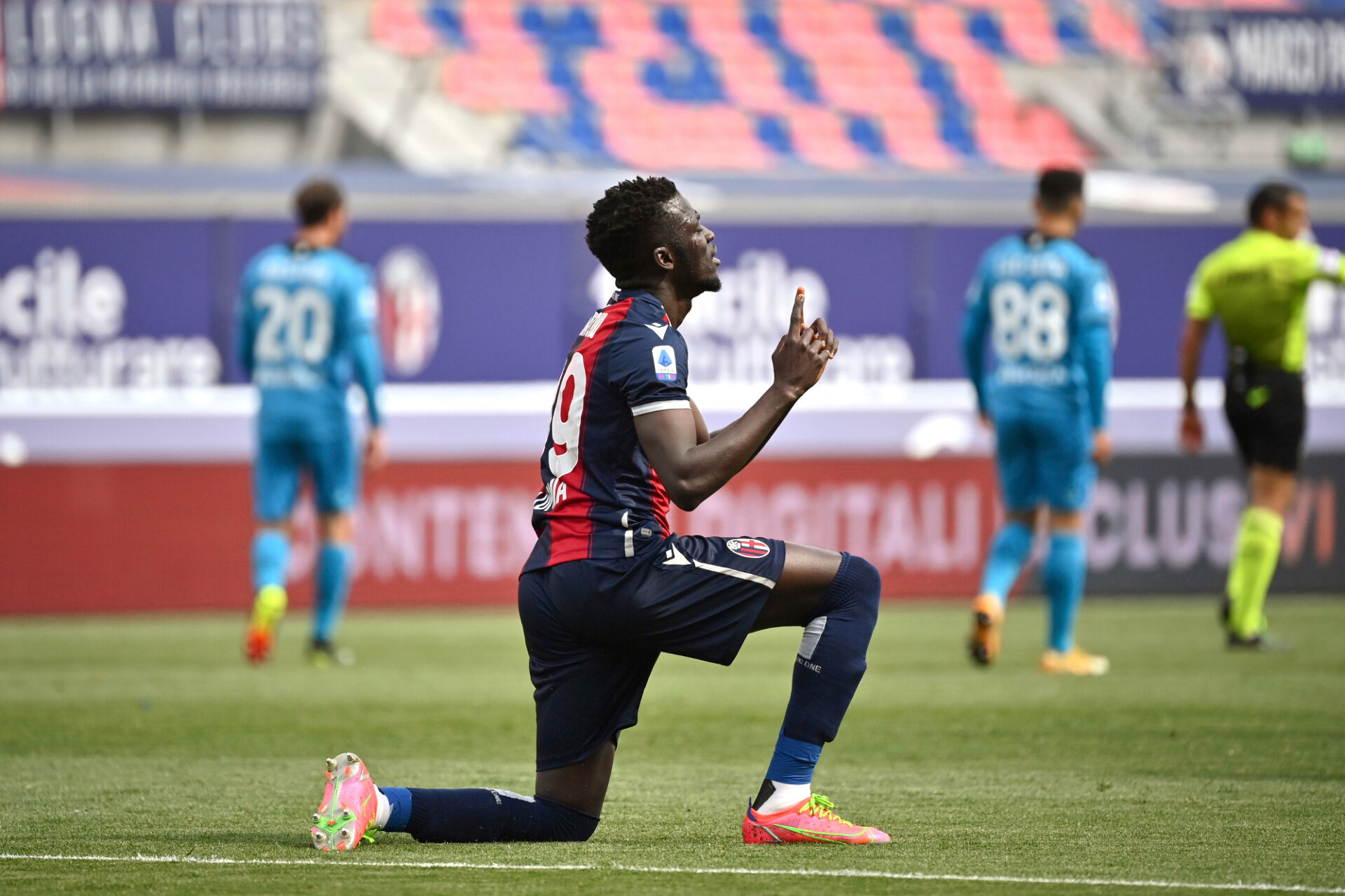 Болоня разби Специя на Гълъбинов, за пореден мач Антов поигра