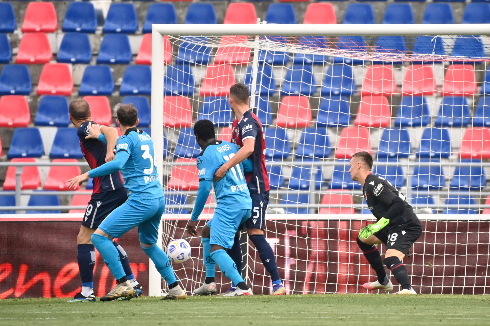 Болоня разби Специя на Гълъбинов, за пореден мач Антов поигра