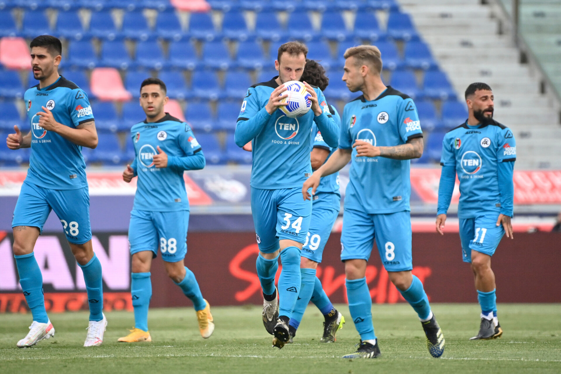 Болоня разби Специя на Гълъбинов, за пореден мач Антов поигра