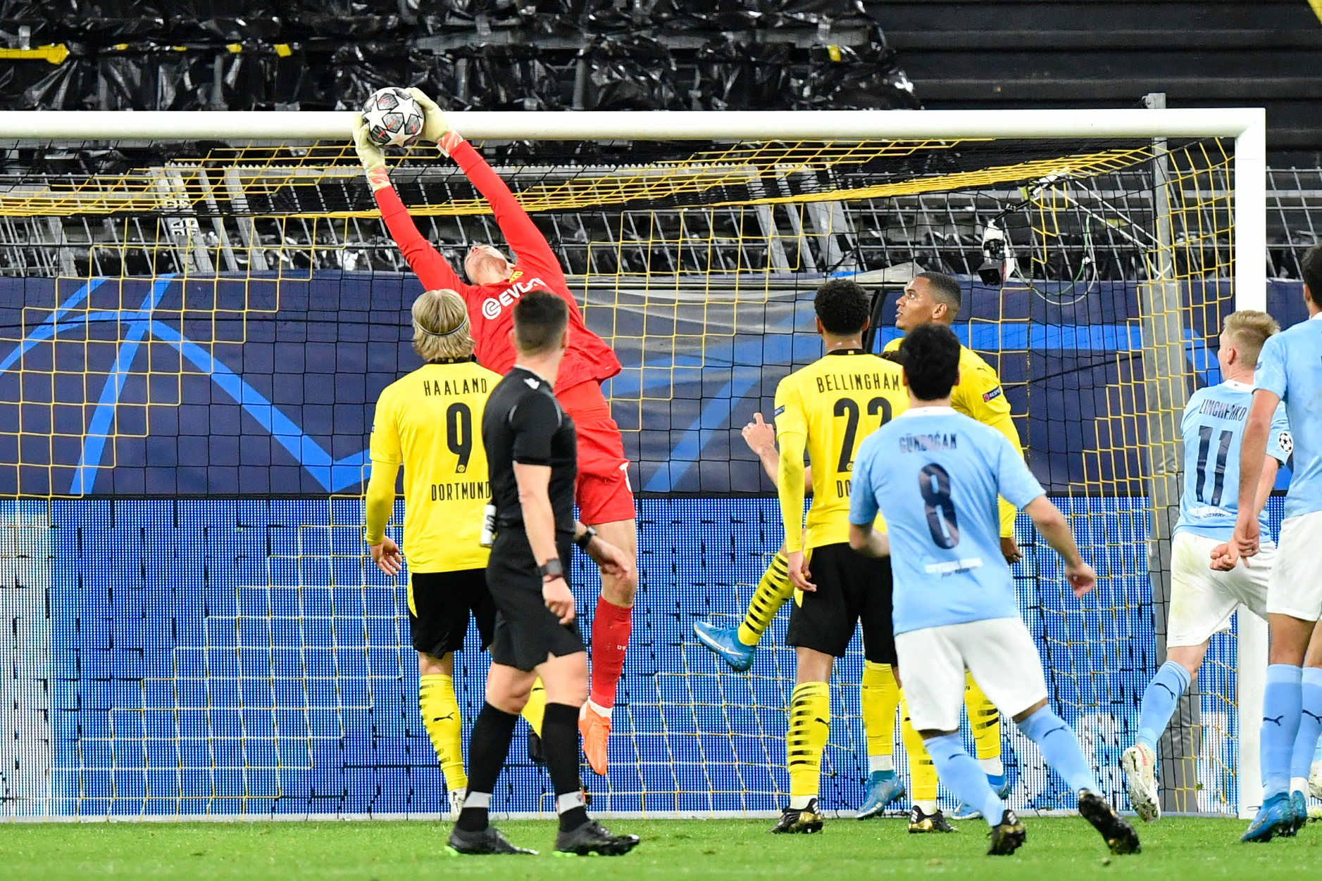 Гуардиола развали проклятието и класира Сити на 1/2-финал в ШЛ