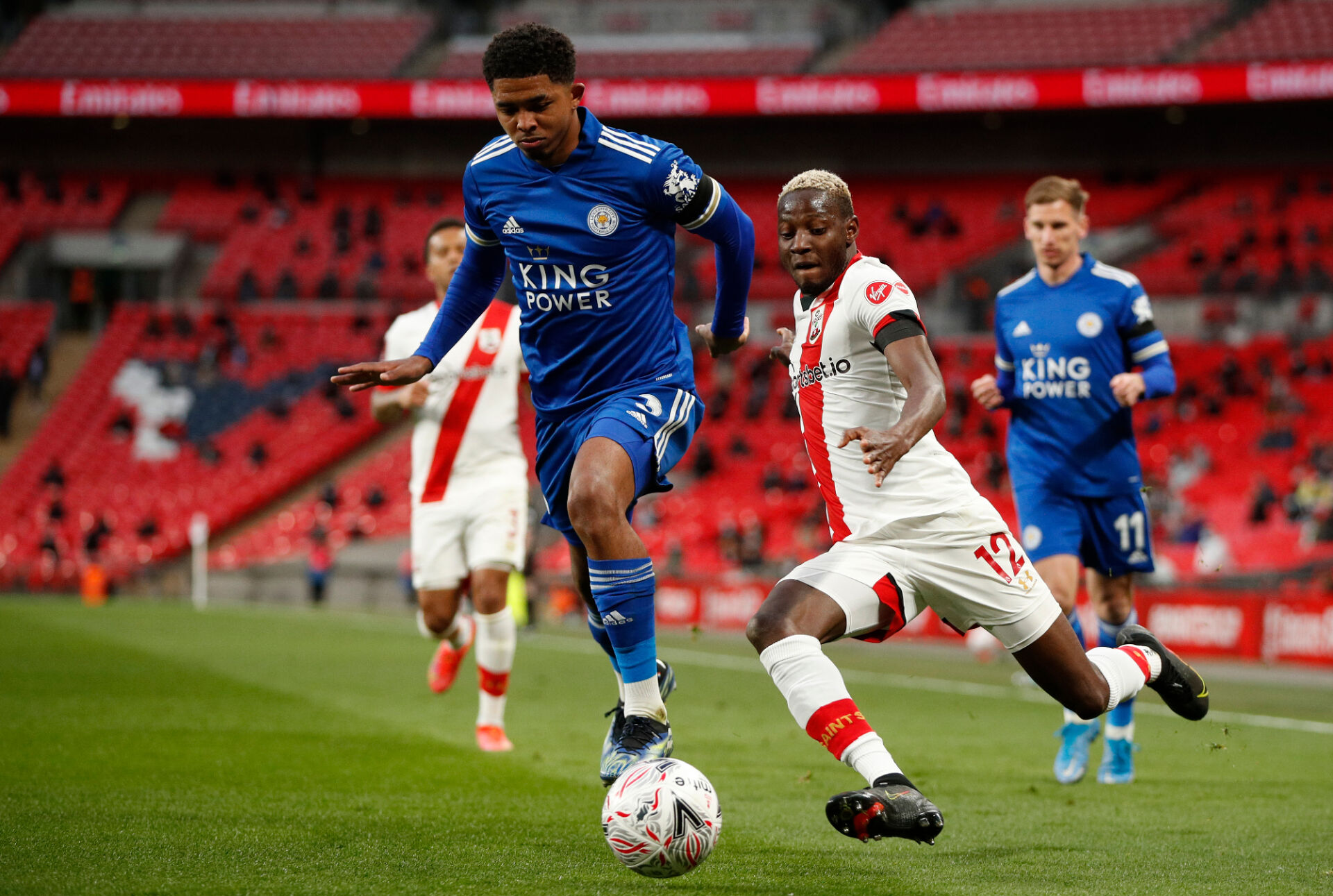 Лестър победи Саутхемптън пред 4000 фенове и е на финал за ФА Къп