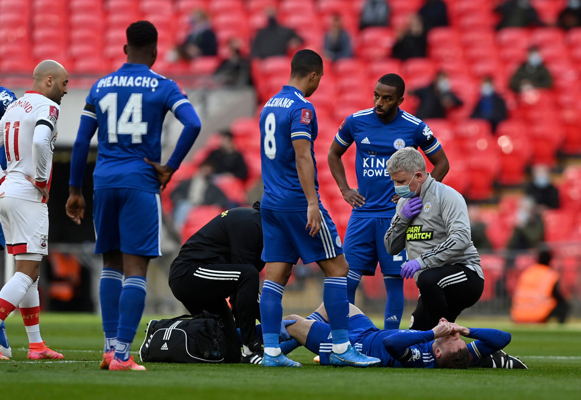 Лестър победи Саутхемптън пред 4000 фенове и е на финал за ФА Къп