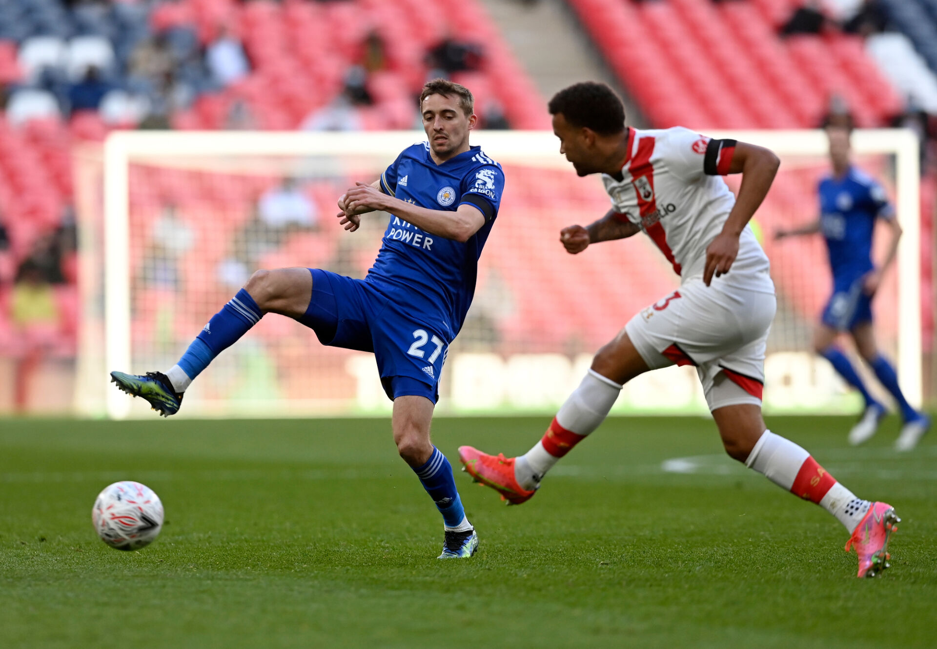 Лестър победи Саутхемптън пред 4000 фенове и е на финал за ФА Къп