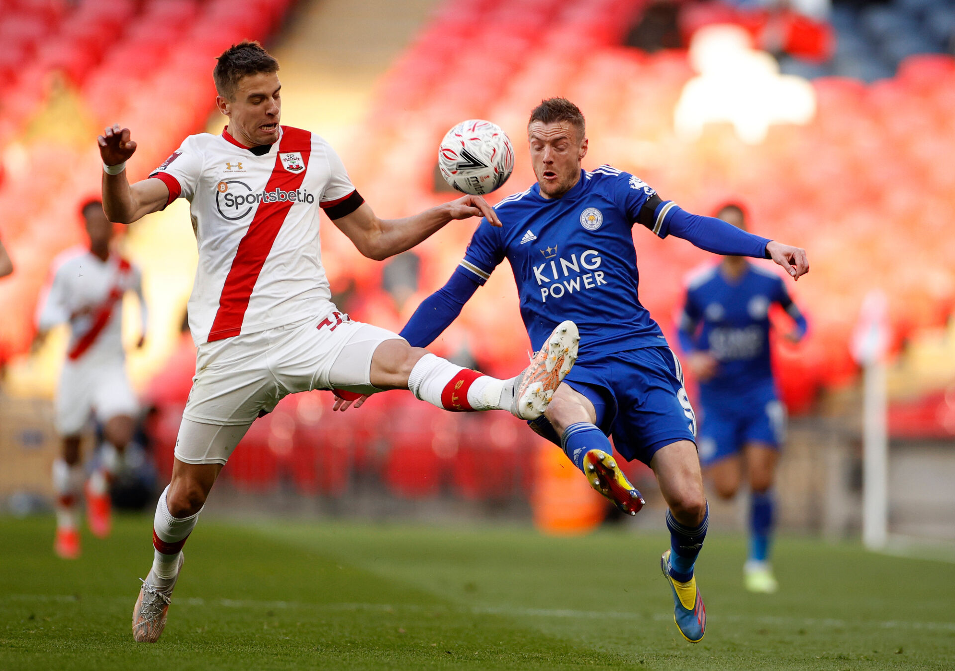 Лестър победи Саутхемптън пред 4000 фенове и е на финал за ФА Къп