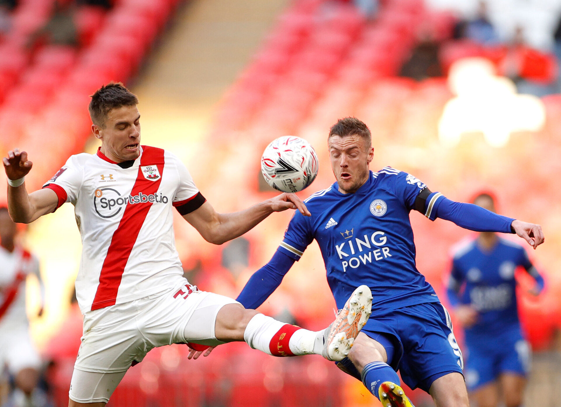 Лестър победи Саутхемптън пред 4000 фенове и е на финал за ФА Къп