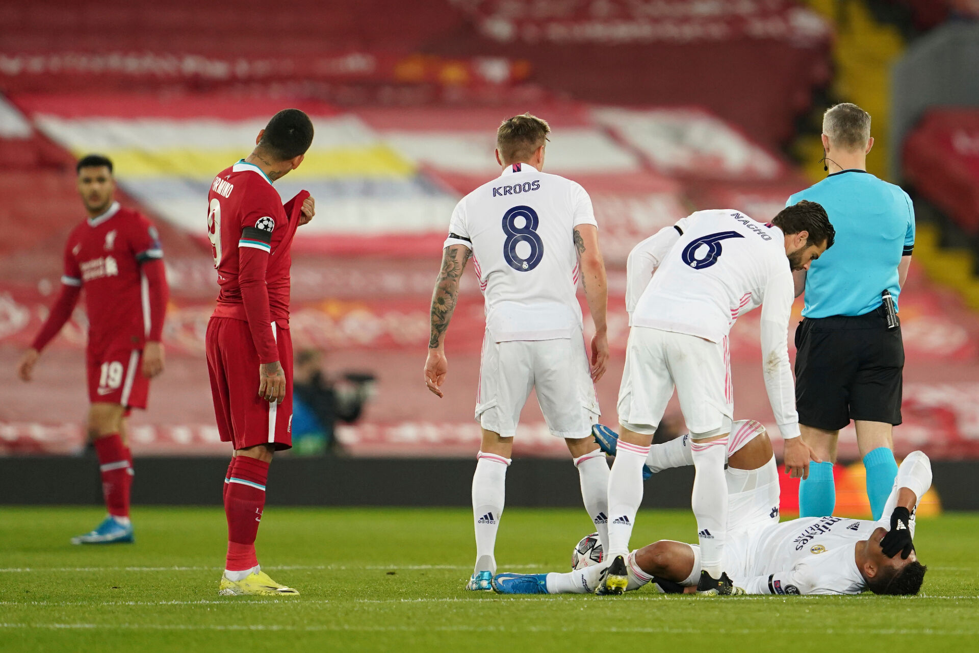 Реал игра интелигентно, не допусна гол на ‘‘Анфийлд‘‘ и се класира за полуфинал в ШЛ