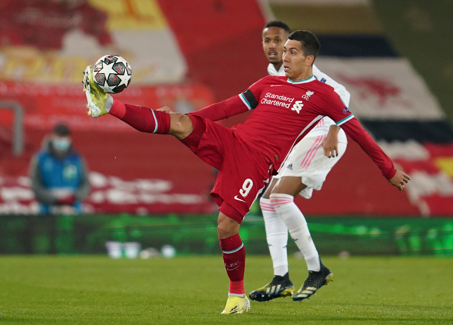 Реал игра интелигентно, не допусна гол на ‘‘Анфийлд‘‘ и се класира за полуфинал в ШЛ