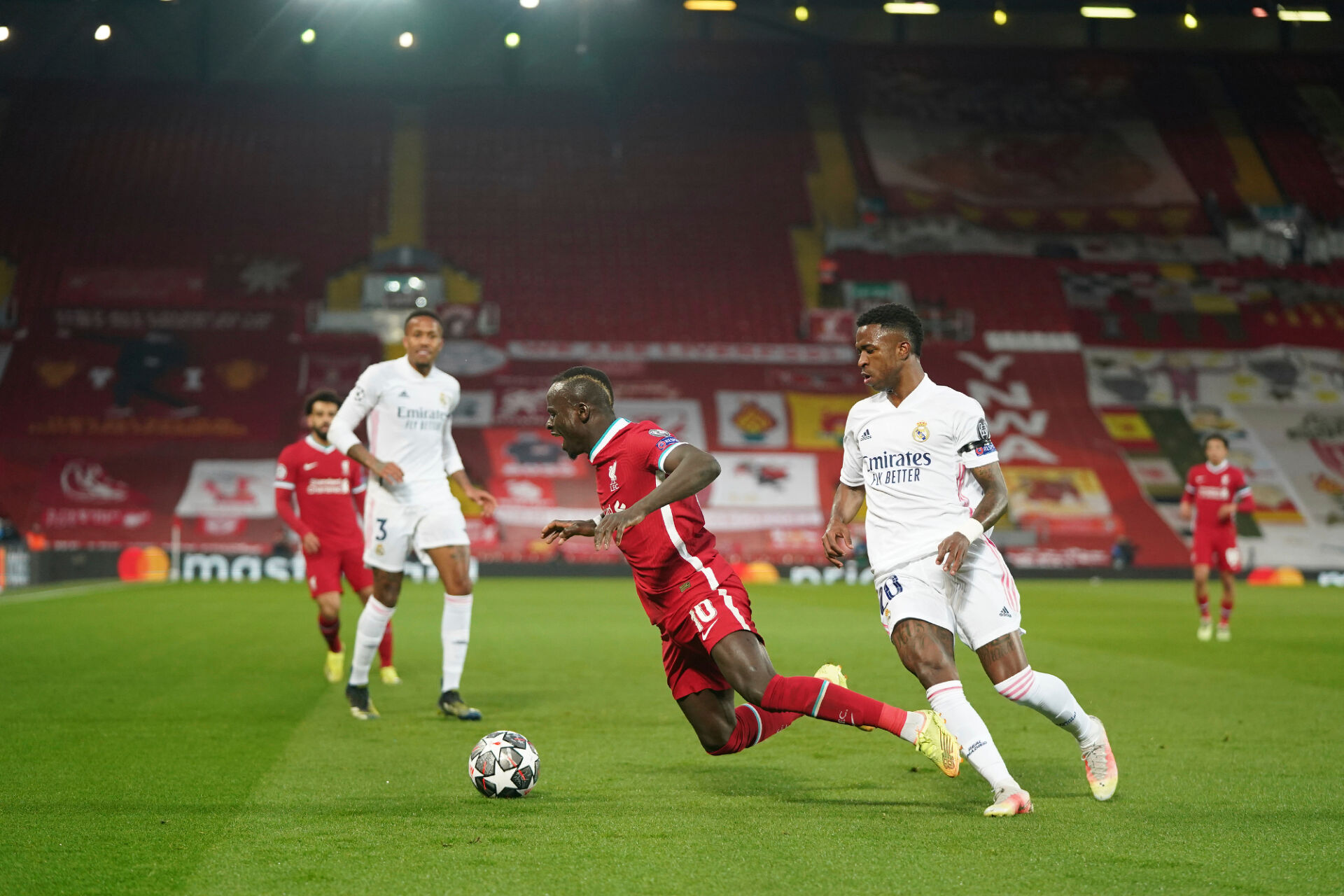 Реал игра интелигентно, не допусна гол на ‘‘Анфийлд‘‘ и се класира за полуфинал в ШЛ