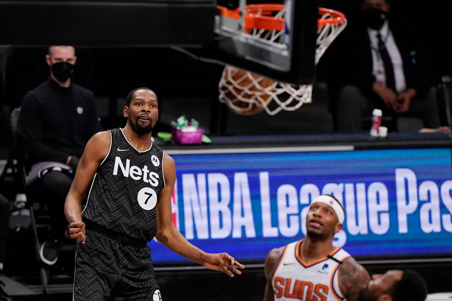 Дюрант се завърна след контузия и отбеляза 33 точки при победата на Бруклин срещу Финикс