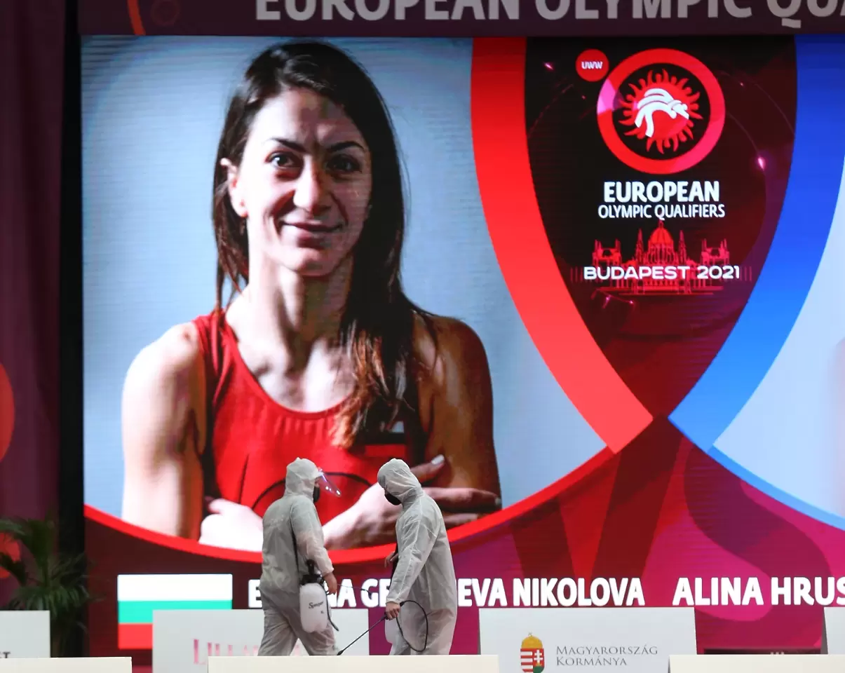 Евелина Николова срещу носителката на Световната купа