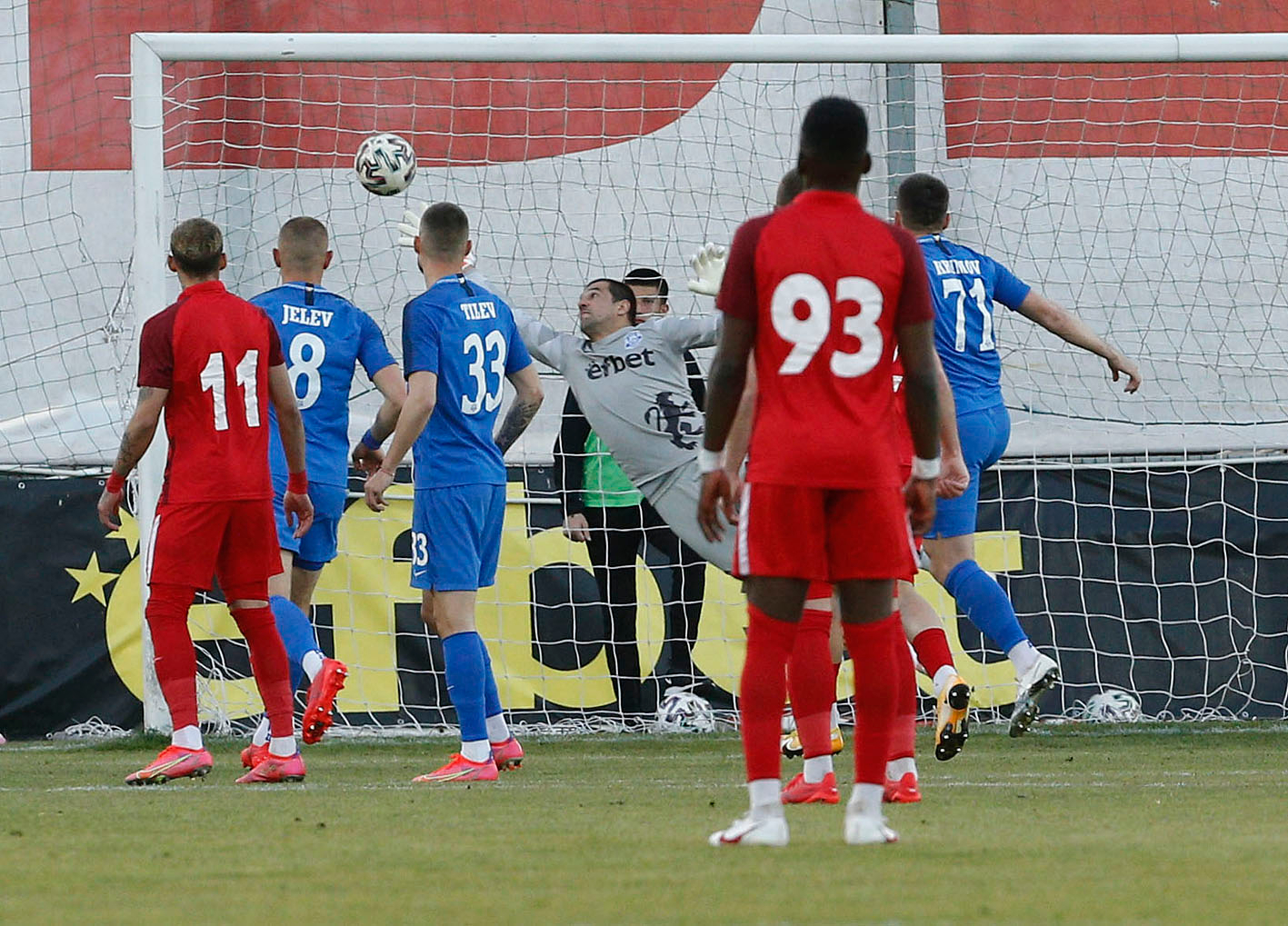 Антон Узунов