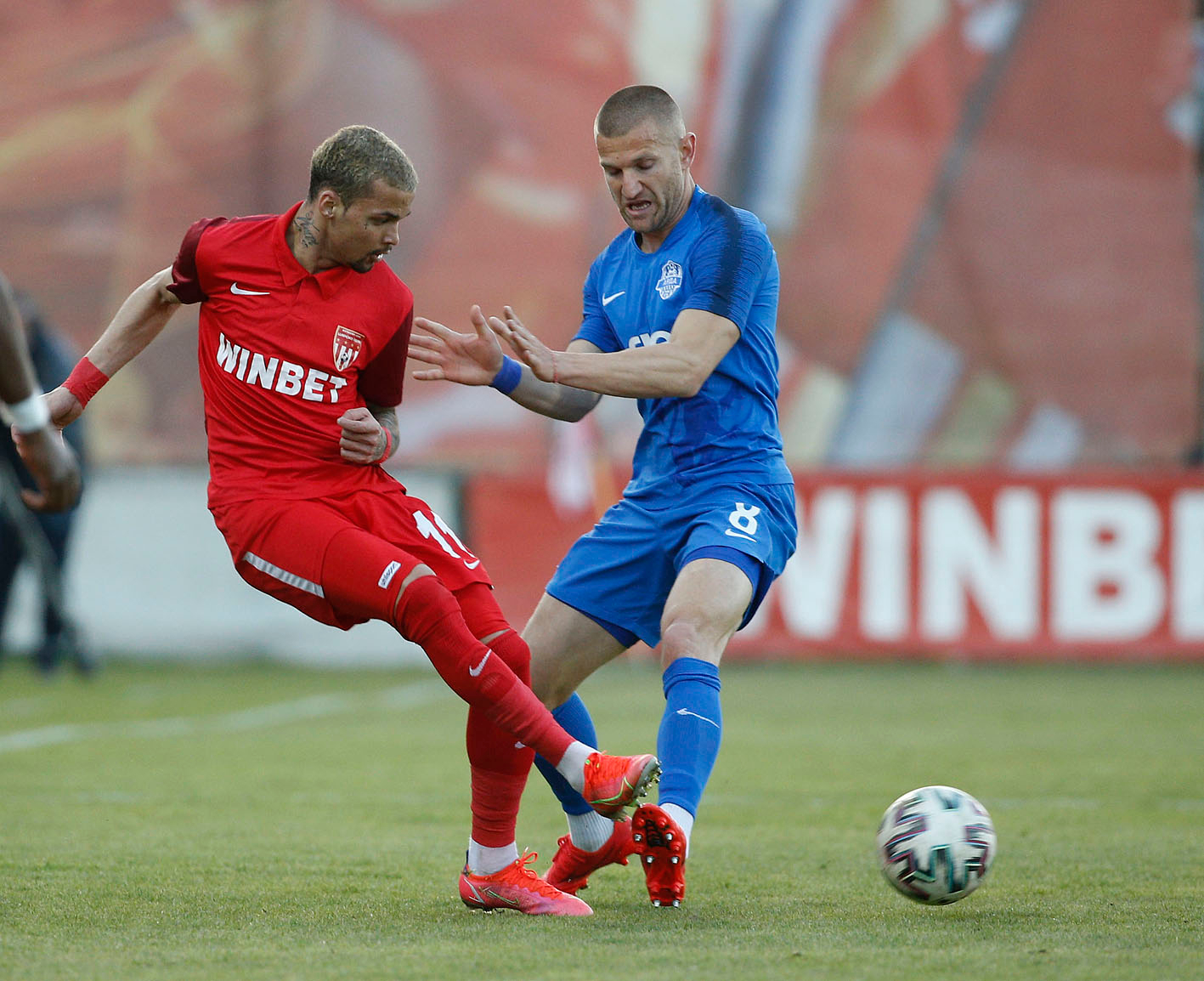 Антон Узунов