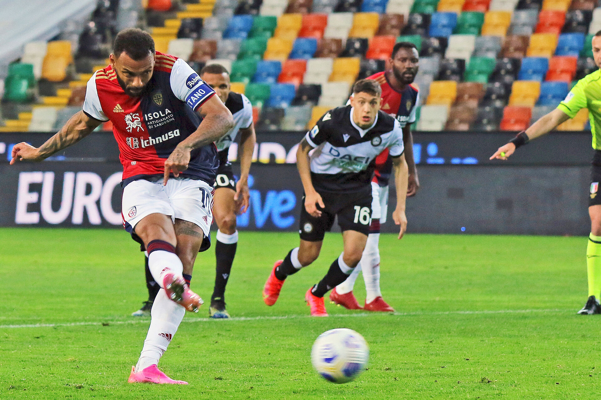 Каляри прекърши Рома и напусна зоната на изпадащите