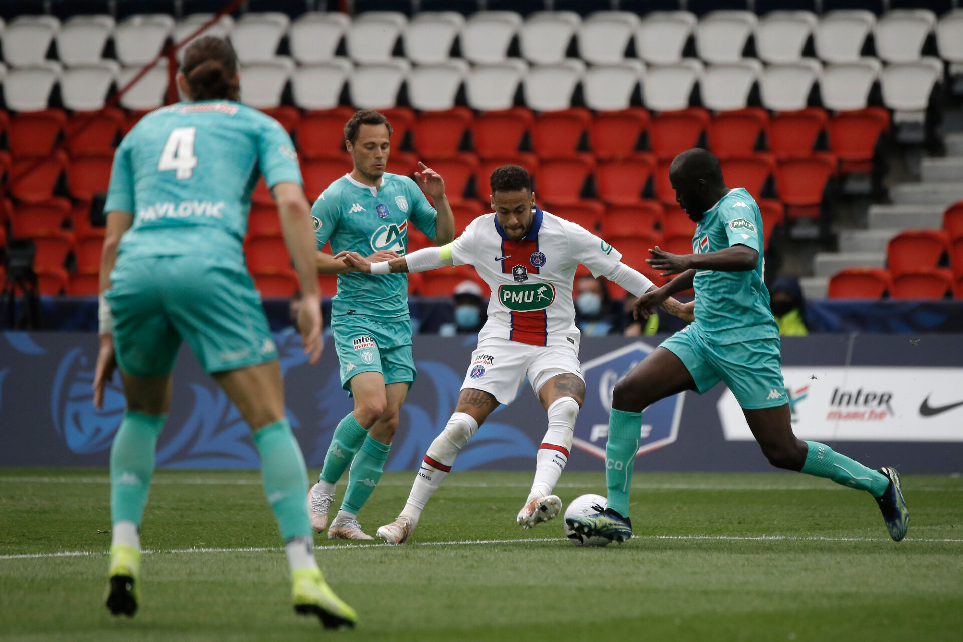 ПСЖ разгроми Анже, Мауро Икарди с хеттрик