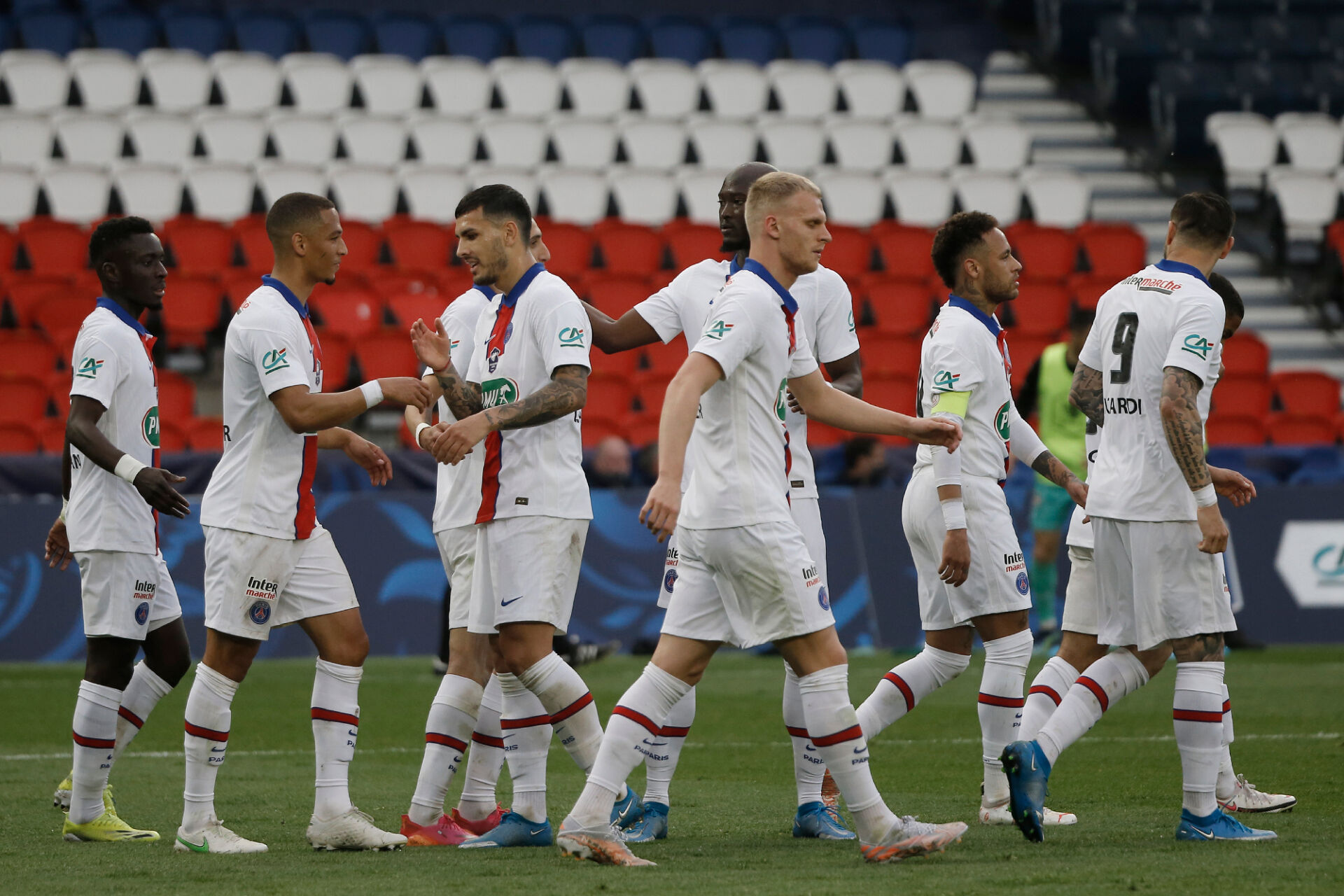 ПСЖ разгроми Анже, Мауро Икарди с хеттрик