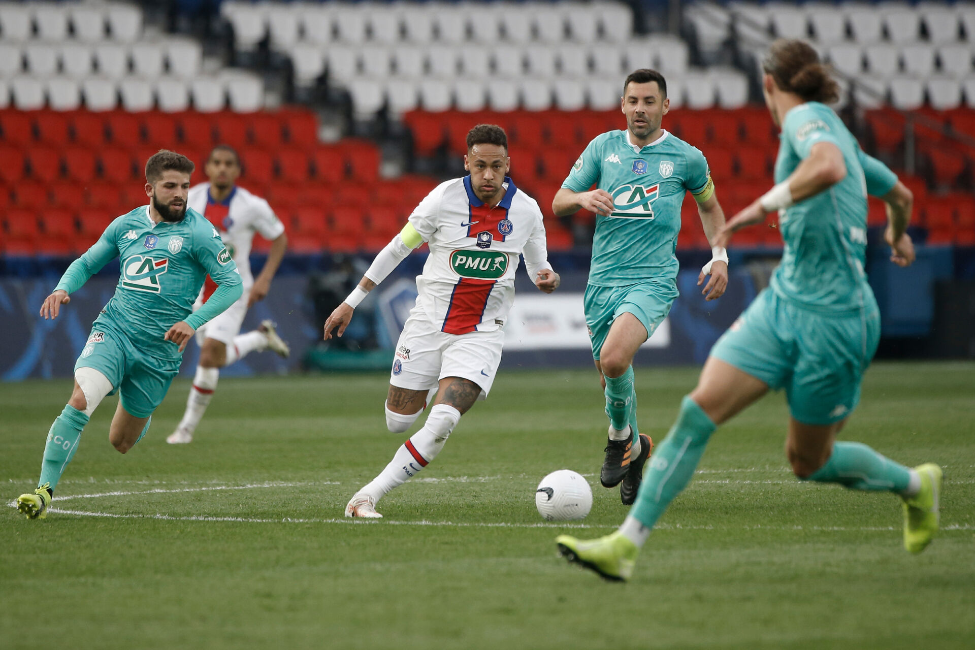 ПСЖ разгроми Анже, Мауро Икарди с хеттрик